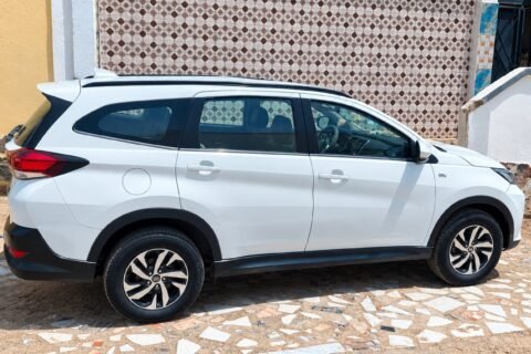 je mets en vente une toyota rush achetee neuve chez marill tous ses entretiens sont a jour et ont ete effectues chez marill le prix est negociable lors de l appel 77824629 373283