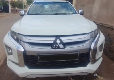 Mitsubishi-L200-tres-