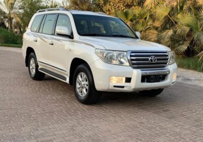 Toyota-Land-Cruiser-V8-2011