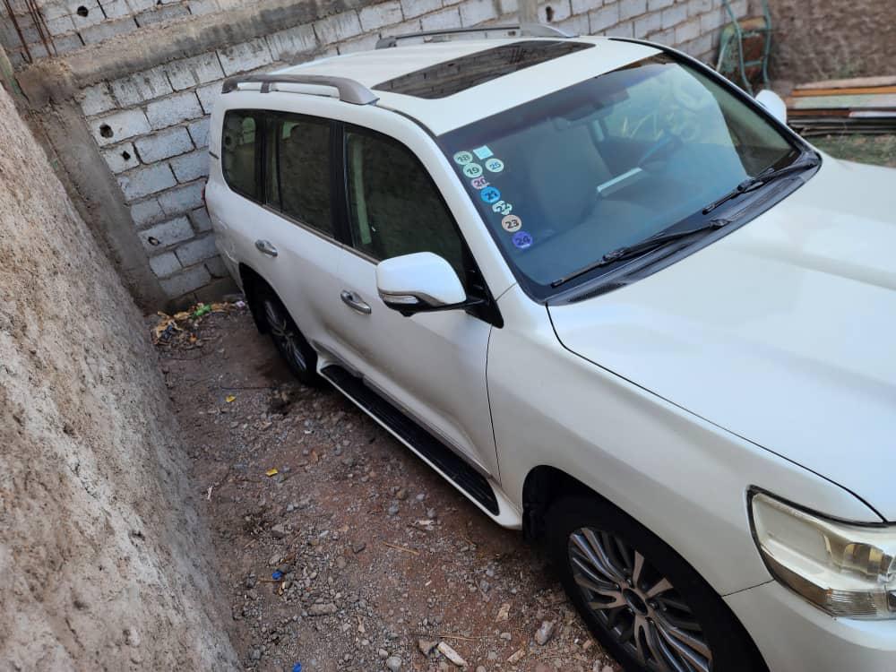 Vente d’un Toyota Land cruiser V8 platinum édition
