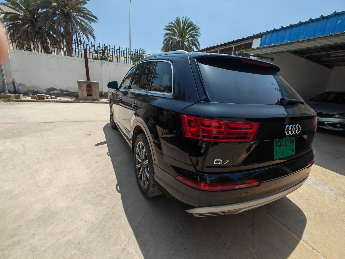 Audi Q7